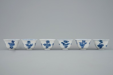 Een set van zes Chinese blauw-witte kop en schotels, Kangxi