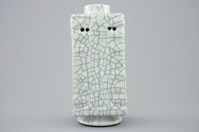 Un vase de forme cong en porcelaine &agrave; gla&ccedil;ure de type ge, Chine, 19/20&egrave;me