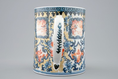 A Chinese famille rose mandarin mug, Qianlong, 18th C.