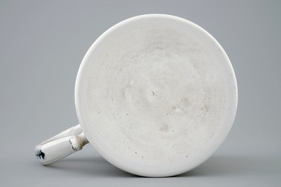A Chinese famille rose mandarin mug, Qianlong, 18th C.