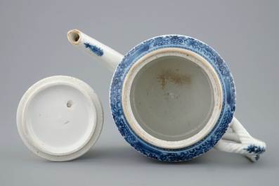 A Chinese blue and white teapot and cover, Qianlong, 18th C.
