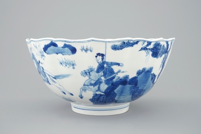Un bol en porcelaine de Chine bleu et blanc &agrave; d&eacute;cor de cavaliers, Kangxi