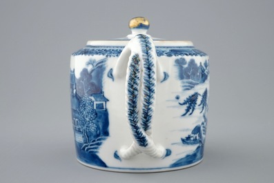 A Chinese blue and white teapot and cover, Qianlong, 18th C.
