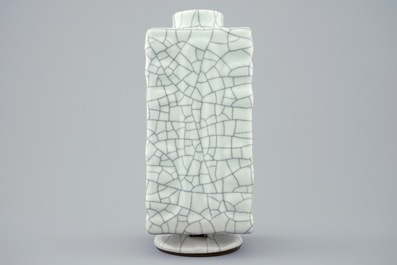 Un vase de forme cong en porcelaine &agrave; gla&ccedil;ure de type ge, Chine, 19/20&egrave;me