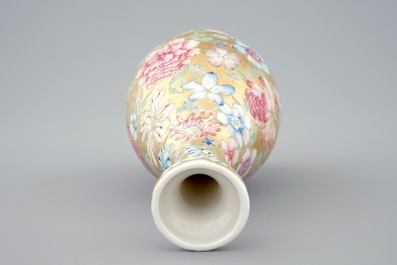 A Chinese gilt-ground famille rose millefleurs vase, 19/20th C.