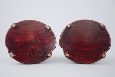 Une grande paire de figures d'empereurs sur thr&ocirc;nes en ivoire, Chine, vers 1900