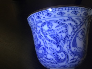 A Chinese blue and white covered Bencharong bowl for the Thai Market, 18/19th C.
