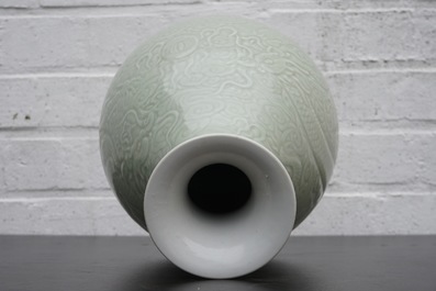 A Chinese celadon underglaze decorated yuhuchunping dragon vase, 19/20th C.