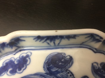 A Chinese octagonal blue and white dish with foo dogs, 19th C.