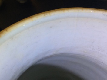 Un grand vase en porcelaine de Chine wucai, &eacute;poque Transition, 1620-1683