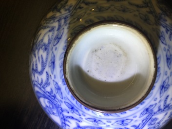 A Chinese blue and white covered Bencharong bowl for the Thai Market, 18/19th C.