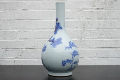 A Chinese blue and underglaze red bottle vase with cranes, 19/20th C.