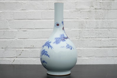 A Chinese blue and underglaze red bottle vase with cranes, 19/20th C.
