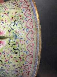 A fine Chinese Republic famille rose vase, 20th C.