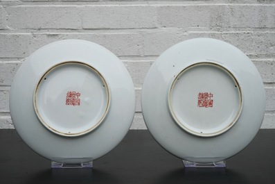 Un lot de 4 assiettes en porcelaine de Chine famille rose aux oiseaux et fleurs, 20&egrave;me