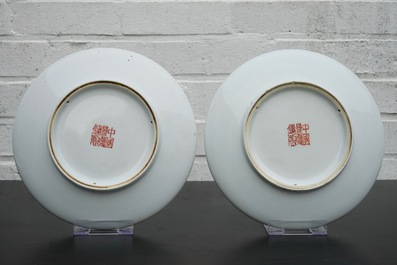 Un lot de 4 assiettes en porcelaine de Chine famille rose aux oiseaux et fleurs, 20&egrave;me