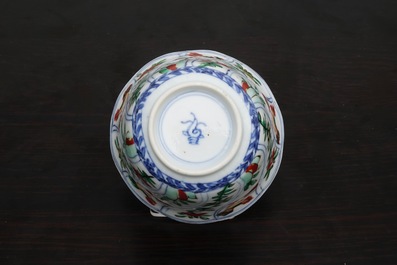 Een lot van 6 Chinese famille verte koppen en 7 schotels met decor van hanen, Kangxi