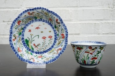 Een lot van 6 Chinese famille verte koppen en 7 schotels met decor van hanen, Kangxi
