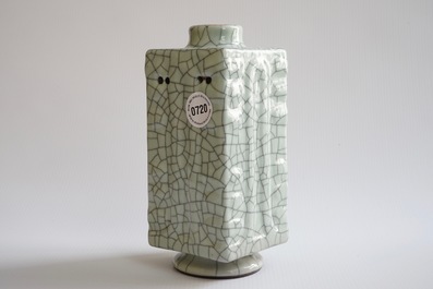Un vase de forme cong en porcelaine &agrave; gla&ccedil;ure de type ge, Chine, 19/20&egrave;me