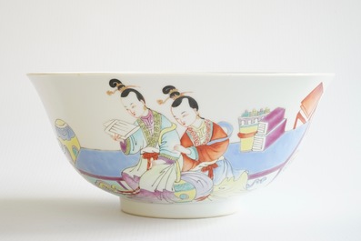 Un bol en porcelaine de Chine famille rose, marque Yongzheng, 19/20&egrave;me