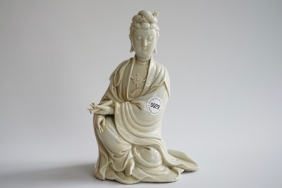 Een Chinese blanc de Chine Guanyin met reli&euml;fmerk, 18e eeuw
