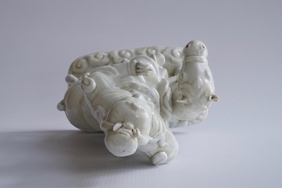 Un mod&egrave;le de Guandi, Dieu de la guerre, en porcelaine blanc de Chine de Dehua, Dynastie Ming, Chongzhen (1627&ndash;1644)