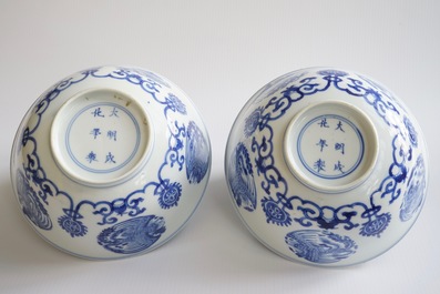 A pair of fine Chinese blue and white phoenix bowls, Kangxi