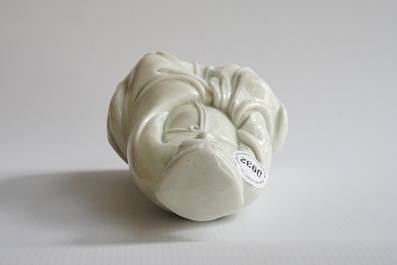 Een Chinese blanc de Chine Dehua figuur van dichter Li Bai, 18e eeuw