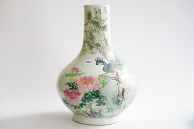 Een Chinese qianjiang cai vaas met vogels, gesigneerd Ma Qing Yun, 19/20e eeuw