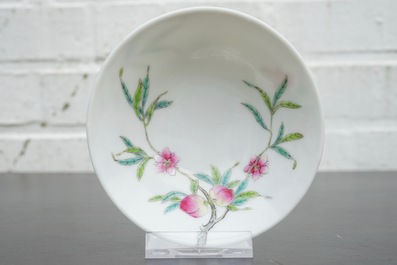 Een set van 9 Chinese famille rose kommetjes met perzikendecor, Guangxu merk en periode