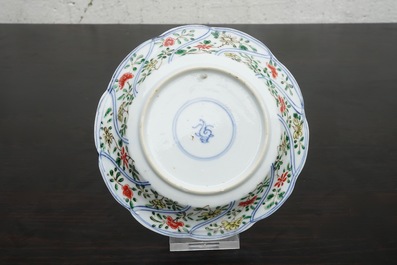 Een lot van 6 Chinese famille verte koppen en 7 schotels met decor van hanen, Kangxi