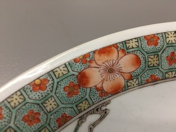 Une assiette en porcelaine de Chine famille verte, marque et p&eacute;riode de Kangxi