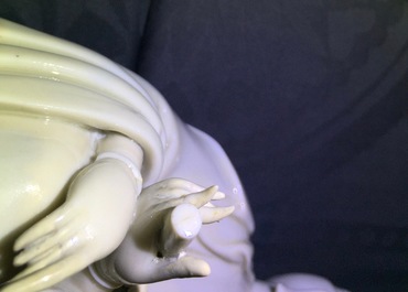 Een Chinese blanc de Chine Guanyin met reli&euml;fmerk, 18e eeuw
