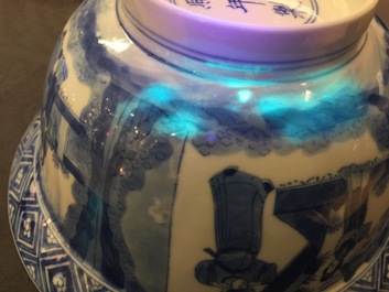 Un bol en porcelaine de Chine bleu et blanc de type "Klapmuts", marque et p&eacute;riode de Kangxi