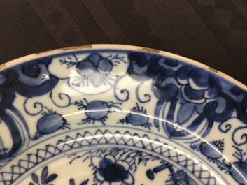 Une assiette en porcelaine de Chine bleu et blanc d'apr&egrave;s un mod&egrave;le de Delft, Qianlong, 18&egrave;me