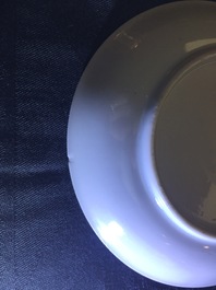 Une tasse et soucoupe en porcelaine de Chine famille rose au paysage montagnard, Yongzheng, 1723-1735