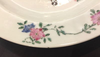 A pair of fine Chinese famille rose plates, Yongzheng, 1723-1735