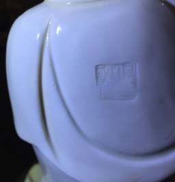 Een Chinese blanc de Chine Guanyin met reli&euml;fmerk, 18e eeuw