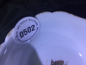 Une tasse et soucoupe en porcelaine de Chine &agrave; d&eacute;cor dor&eacute; de canards et insectes, Yongzheng, 1723-1735