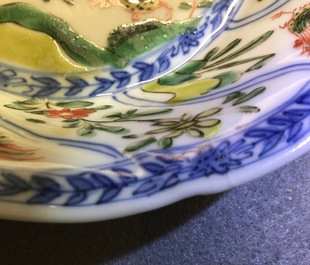 Een lot van 6 Chinese famille verte koppen en 7 schotels met decor van hanen, Kangxi