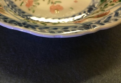 Een lot van 6 Chinese famille verte koppen en 7 schotels met decor van hanen, Kangxi