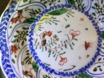 Een lot van 6 Chinese famille verte koppen en 7 schotels met decor van hanen, Kangxi