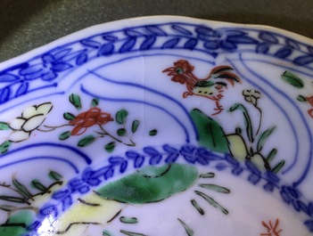 Een lot van 6 Chinese famille verte koppen en 7 schotels met decor van hanen, Kangxi