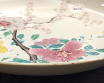 A refined famille rose dish with floral design, Yongzheng, 1723-1735