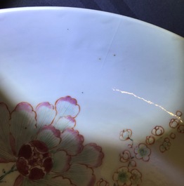 A refined famille rose dish with floral design, Yongzheng, 1723-1735