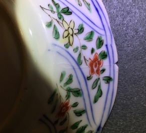 Een lot van 6 Chinese famille verte koppen en 7 schotels met decor van hanen, Kangxi