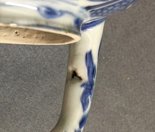 Un pot &agrave; vin en porcelaine de Chine bleu et blanc de type Kraak, Wanli, 1573-1619