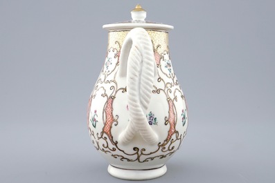 Une verseuse couverte en porcelaine de Chine &agrave; d&eacute;cor europ&eacute;en, Qianlong, 18&egrave;me