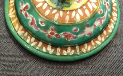 Un bol et un pot couvert en porcelaine de Chine de type Bencharong pour le march&eacute; thai, 19&egrave;me