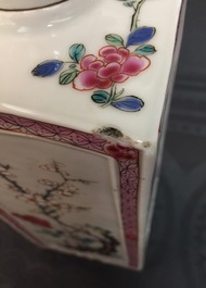 Een paar vierkante Chinese famille rose theebussen met deksels, Yongzheng, 1723-1735